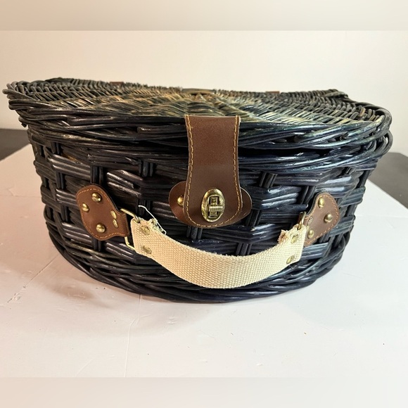 Vintage Blue Wicker Picnic Basket Set – 36+ Pieces Complete - Picture 4 of 16